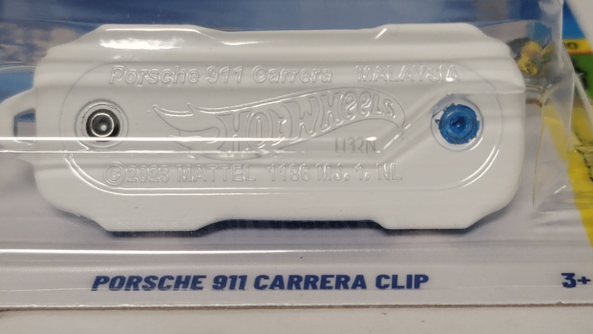 Hot Wheels Porsche 911 Carrera Clip Experimotors (JBC11) Key Chain Car Blue