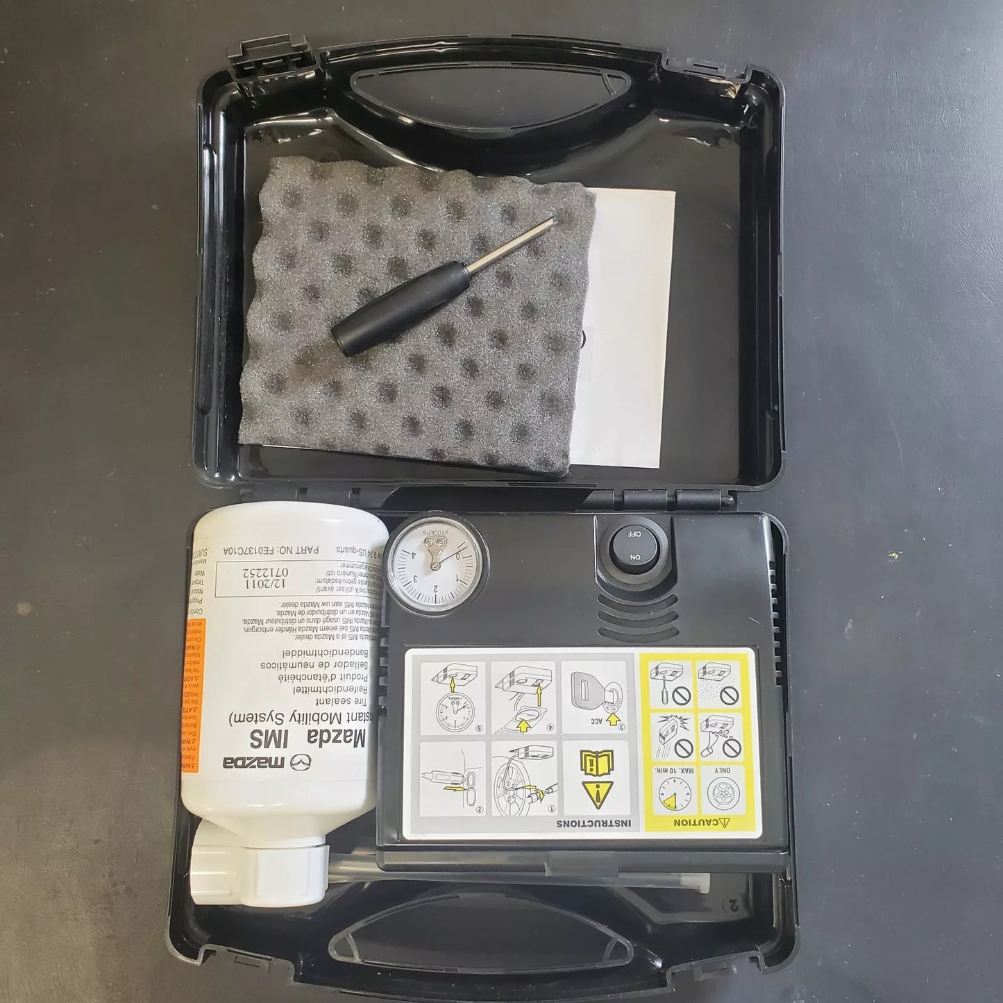 MAZDA Instant Mobility System (IMS) Compact Air Compressor w/ Original Case RX-8