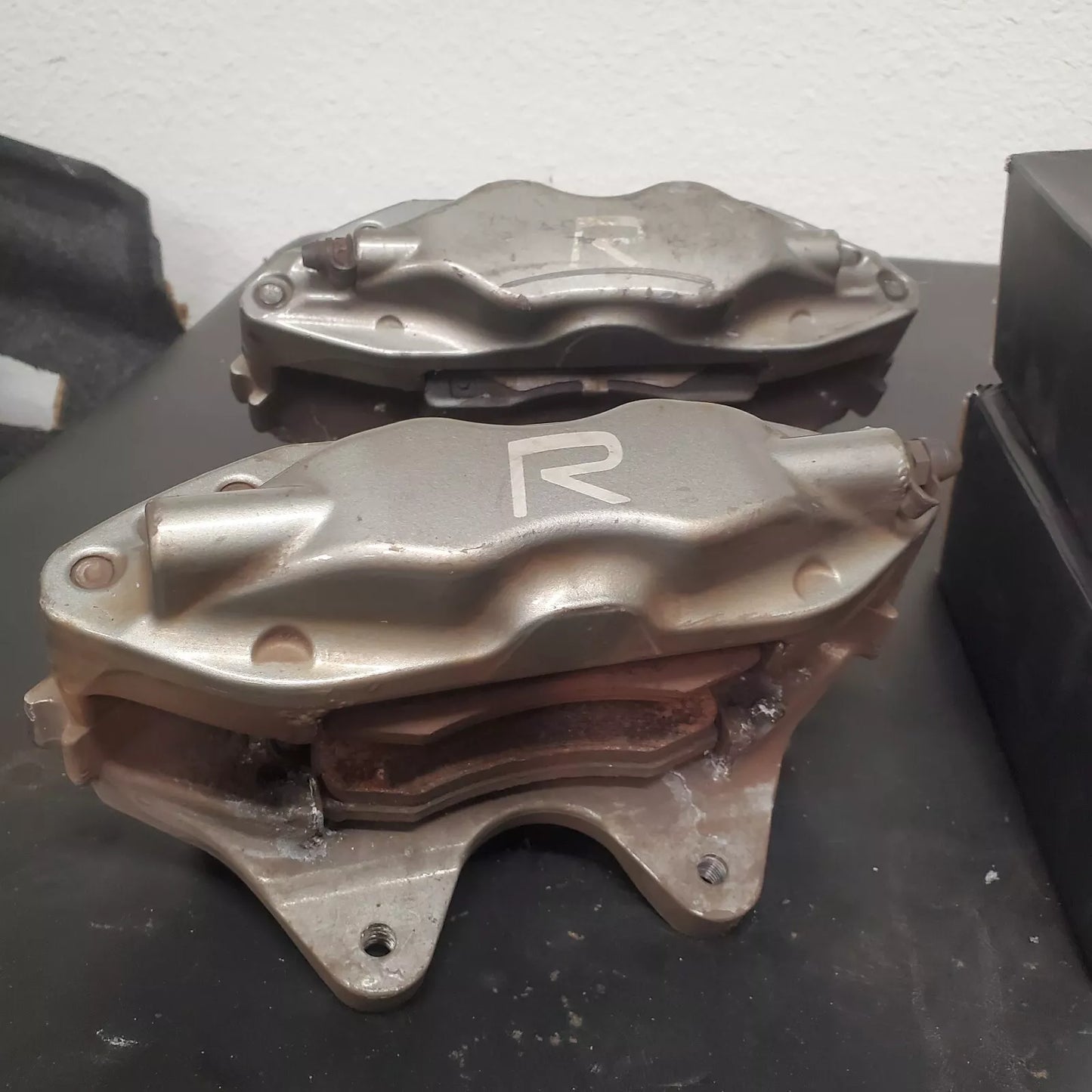 04-07 Volvo S60R V70R Brembo Brake Caliper Front Rear Set OEM + R1 Concepts Pads