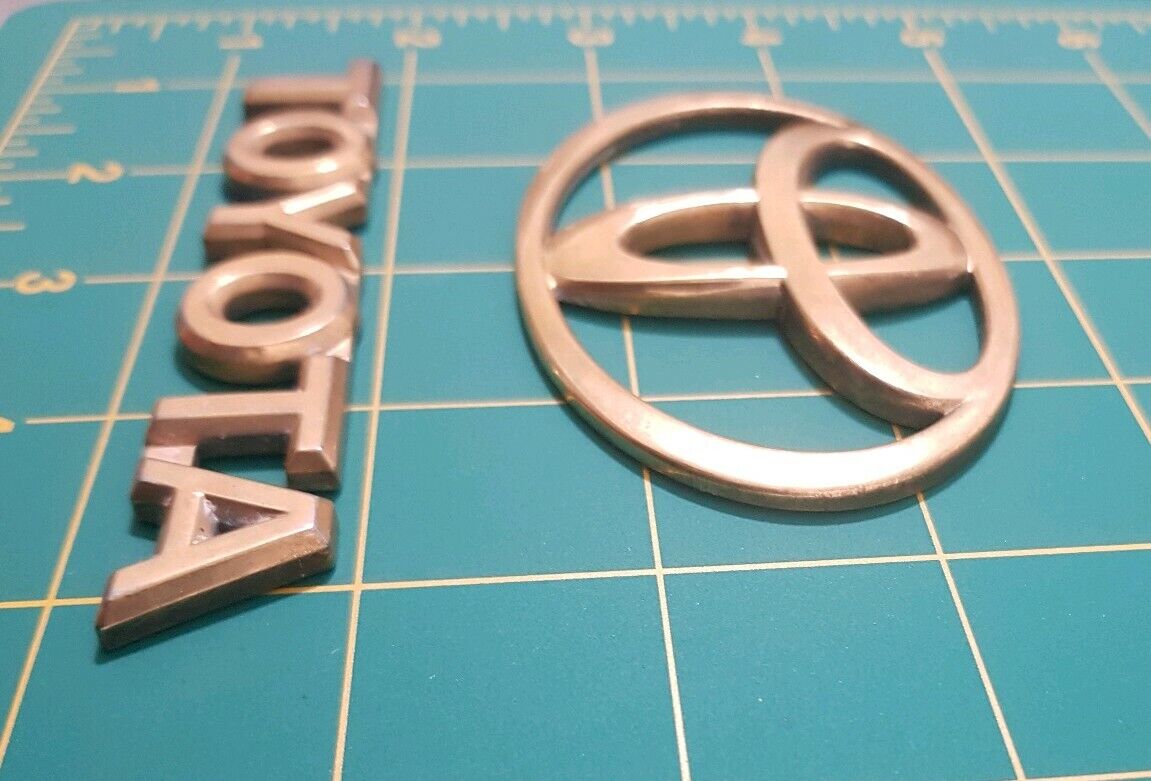 TOYOTA SOLARA 99 00 01 02 03 Rear Emblem Set GOLD BADGE P/N 75447-06020 OEM
