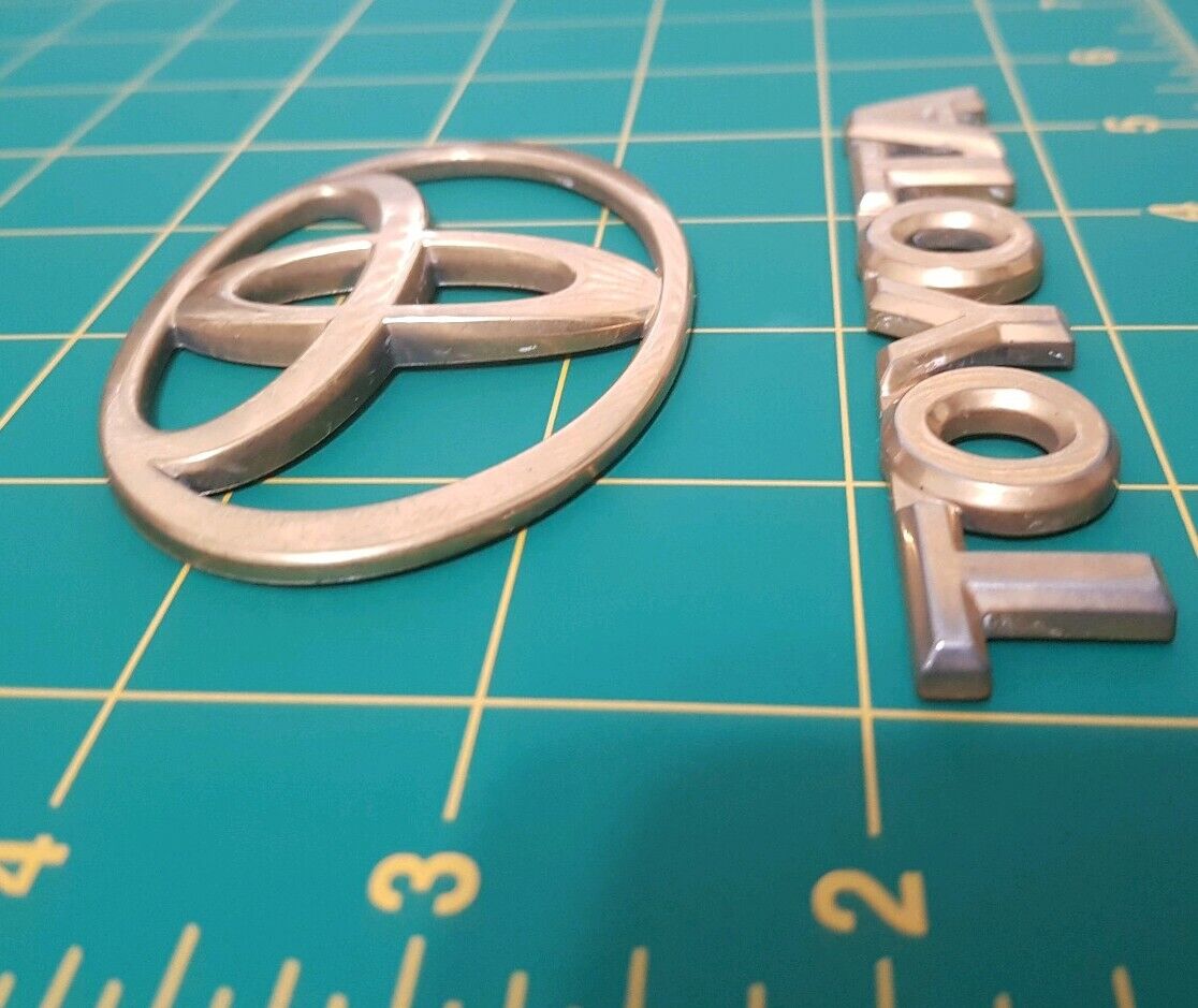 TOYOTA SOLARA 99 00 01 02 03 Rear Emblem Set GOLD BADGE P/N 75447-06020 OEM