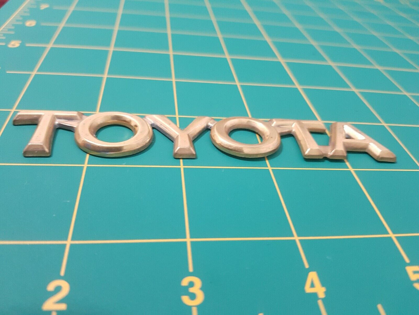 TOYOTA Corolla Camry Avalon 1993-1997 Trunk emblem Gold Chrome 75447AA010