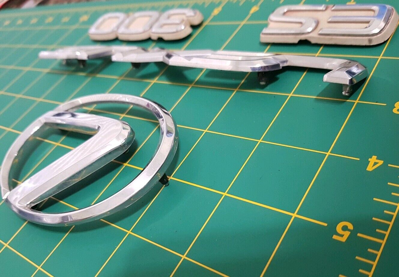 92 93 94 OEM LEXUS ES300 Rear Emblem Set Tail Light Badge Symbol Silver RARE