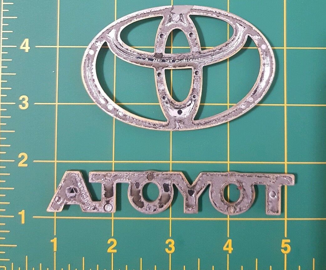 TOYOTA SOLARA 99 00 01 02 03 Rear Emblem Set GOLD BADGE P/N 75447-06020 OEM