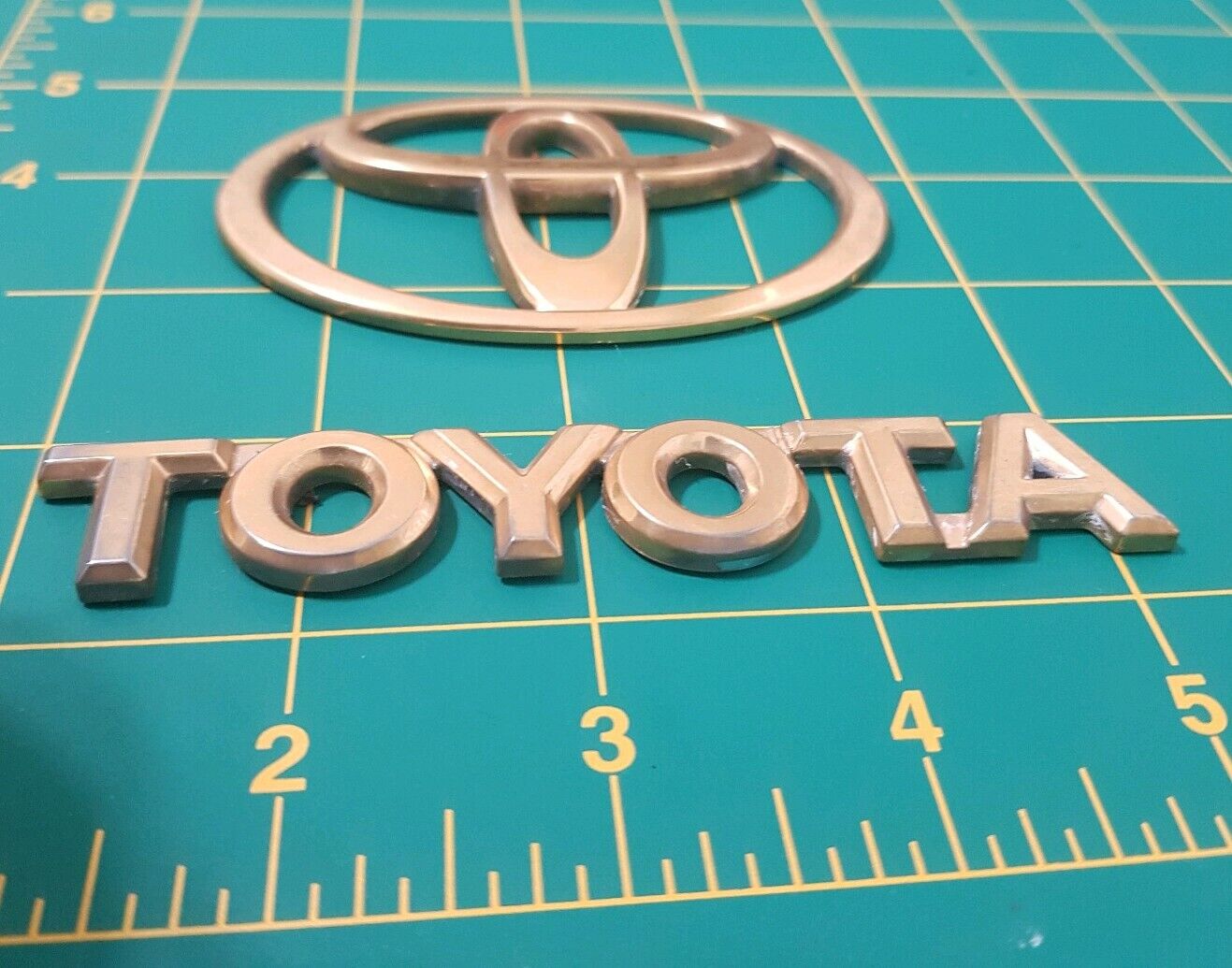 TOYOTA SOLARA 99 00 01 02 03 Rear Emblem Set GOLD BADGE P/N 75447-06020 OEM