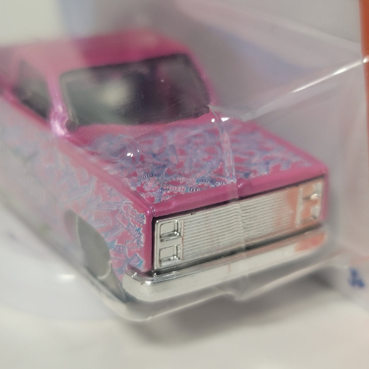 Hot Wheels '83 Chevy Silverado "Black Widow" Truckin Along 42/250 Pink (JJL07)