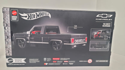 Hot Wheels Brick Shop ’83 Chevy Silverado 1:32 (225 pcs) Model Kit + 1:64 Car (JKG42)