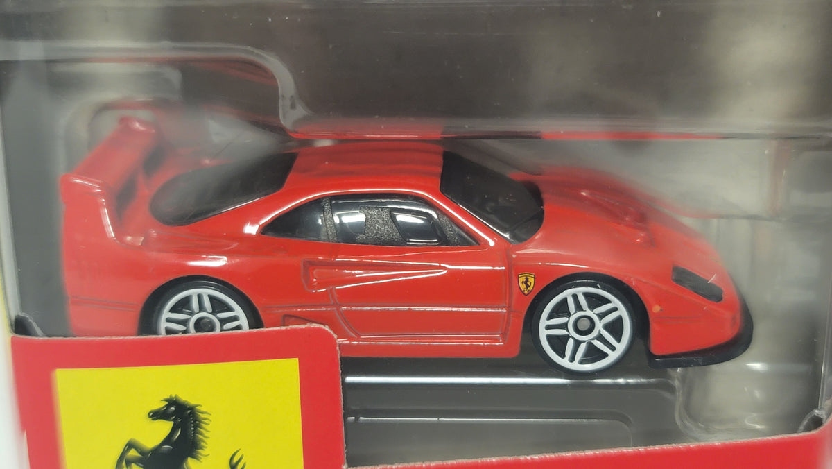 Hot Wheels Ferrari 2004 (JJH51) + 5 pack (JKG16) F40 Competizione Combo