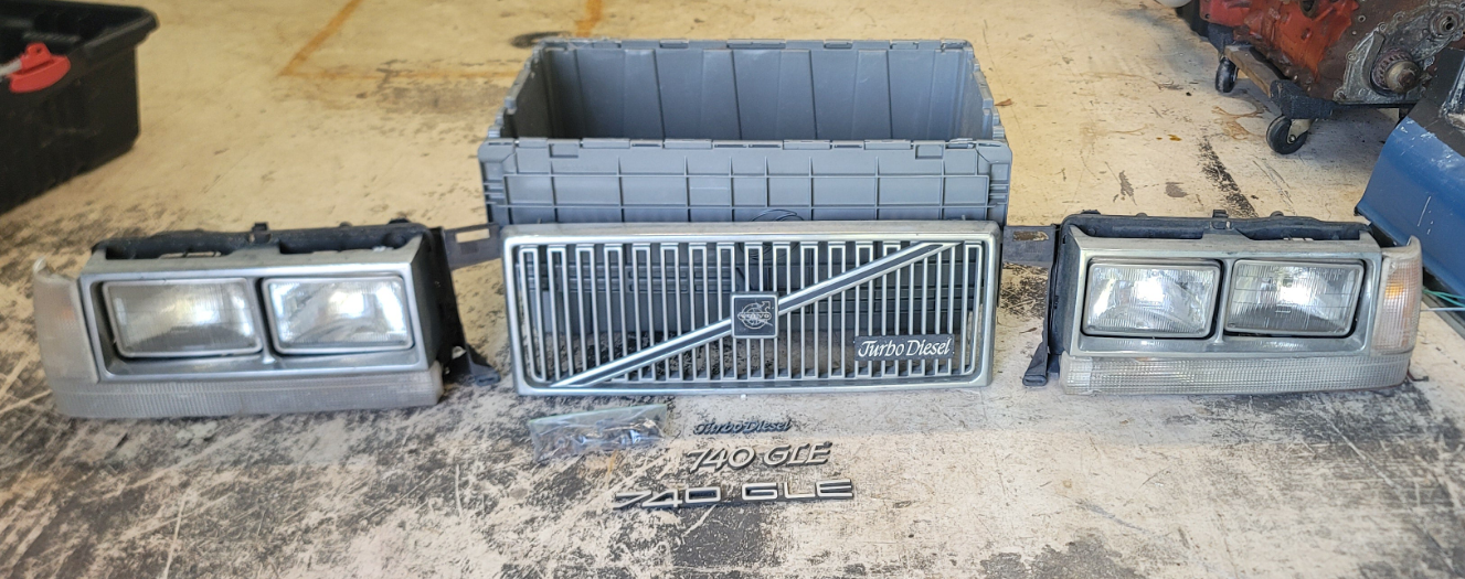 Volvo 740 GLE Turbo Diesel Quad Rectangle (U.S.) Headlights + Grill + Badges