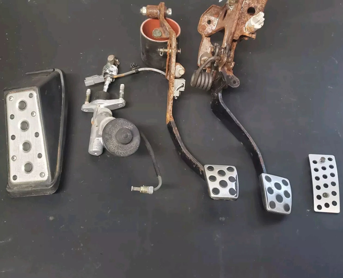 01-05 LEXUS IS300 Clutch Brake Dead Pedal Assembly + Clutch Master Cylinder Lot