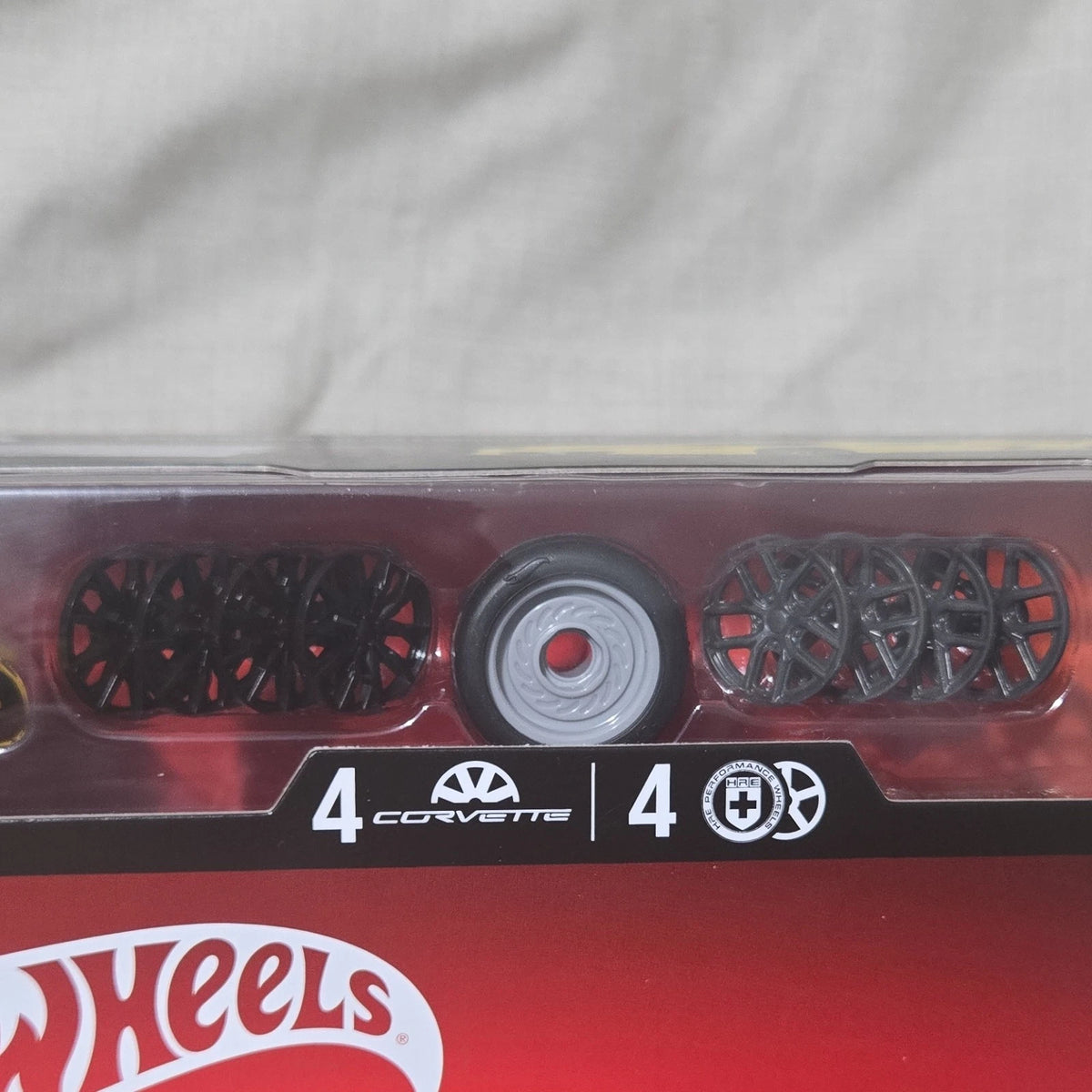 Hot Wheels Brick Shop ’20 Corvette C8.R Build & Customize 1:32 Model Kit + 1:64 Car