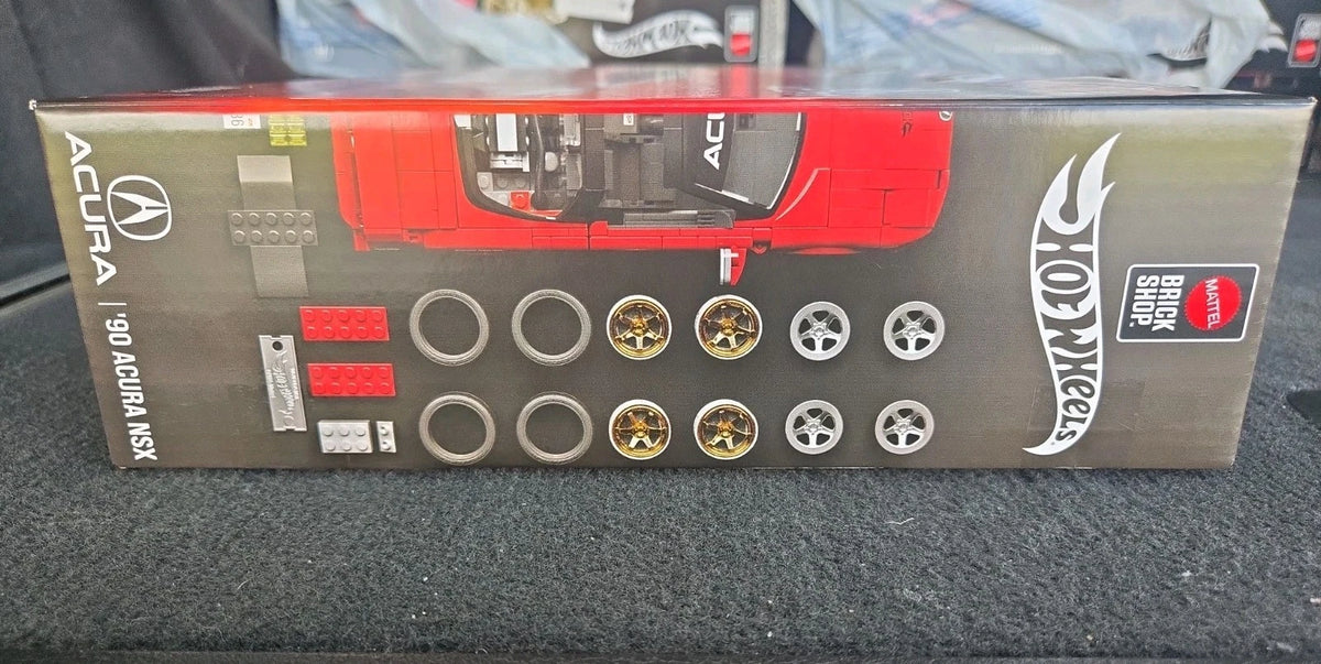 Hot Wheels Brick Shop Elite '90 Acura NSX 1:16 Built & Customize Model Kit + 1:64 Car
